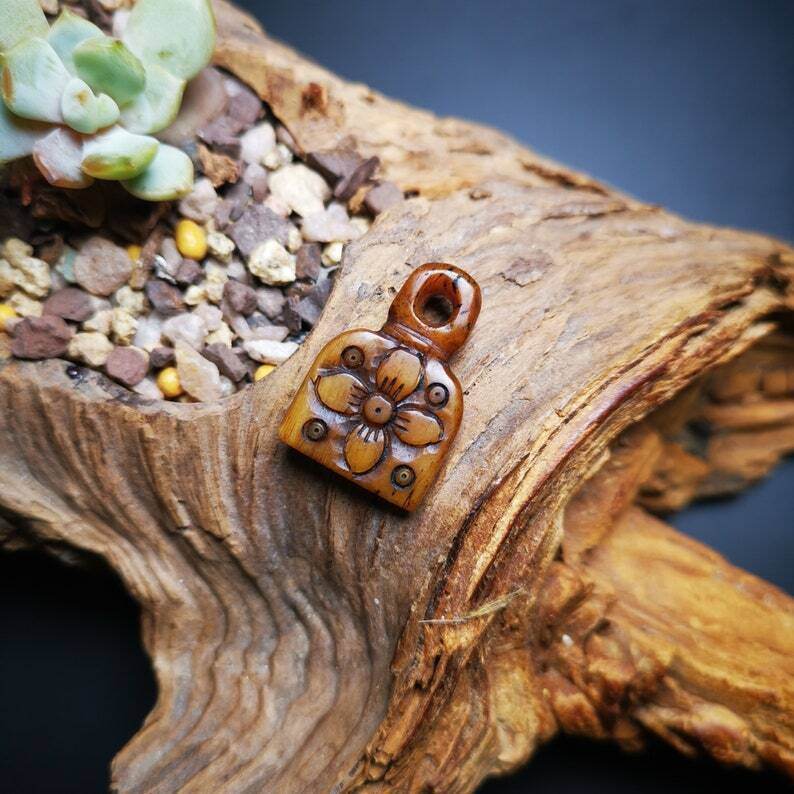 Yak Bone Carved Flower Prayer Bead Pendant - Gandhanra-ART