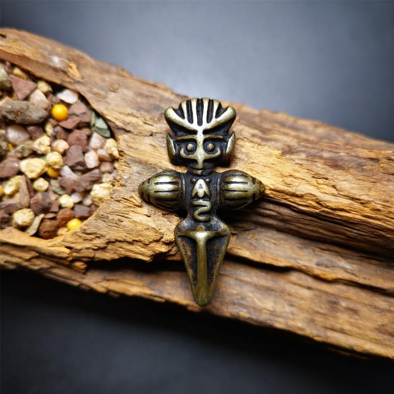 Garuda Amulet - 1.77" Gandhanra-ART