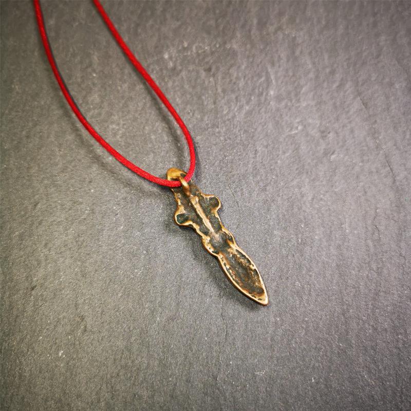This type of old Dorje Phurba was collected in Labrang Monastery,blessed by lama, about 40 years old. The upper part is a vajra, and the lower part is a phurba，brown color,1.7 inches length