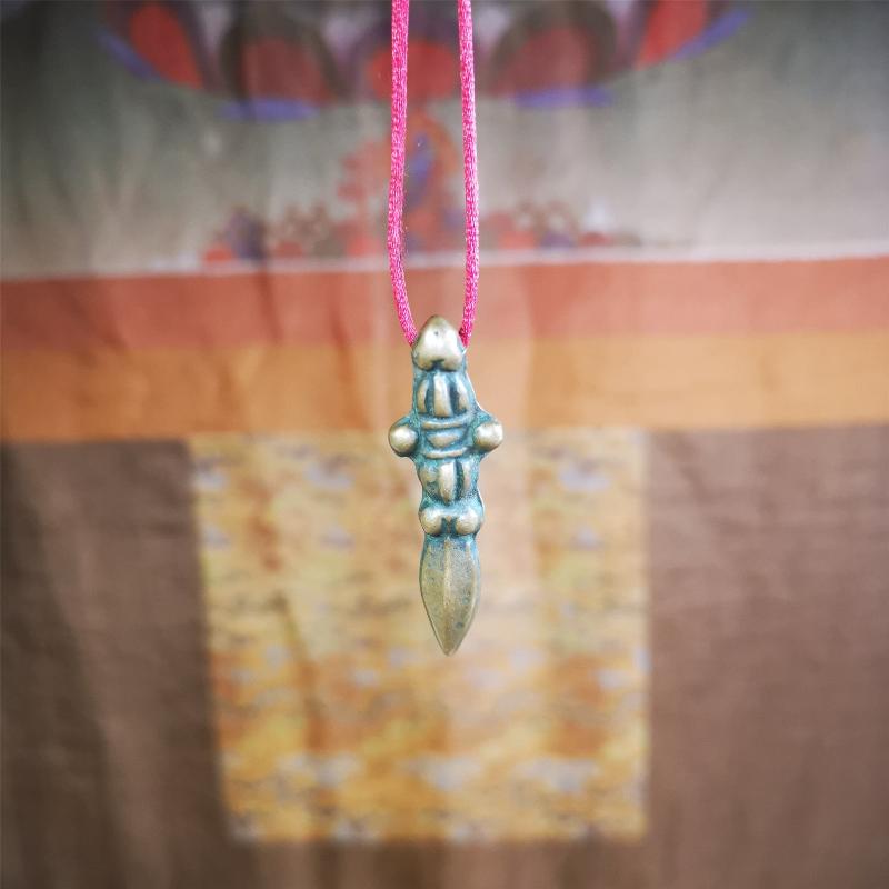 This type of old Dorje Phurba was collected in Labrang Monastery,blessed by lama, about 40 years old. The upper part is a vajra, and the lower part is a phurba，brown color,1.7 inches length