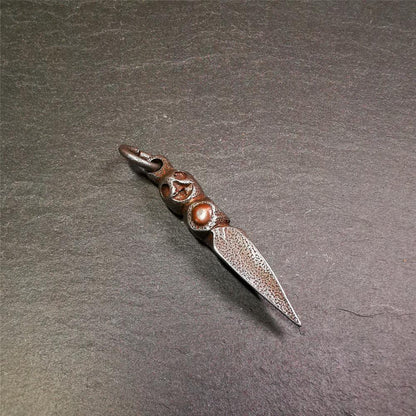 This phurba was made by Tibetan craftsmen and come from Hepo Town, Baiyu County,Tibet. Its upper part is Shmashana Adhipati skull, the lower part is a Dorje Phurba,and a copper dot inlaid on the waist of the phurba