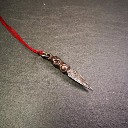 This phurba was made by Tibetan craftsmen and come from Hepo Town, Baiyu County,Tibet. Its upper part is Shmashana Adhipati skull, the lower part is a Dorje Phurba,and a copper dot inlaid on the waist of the phurba