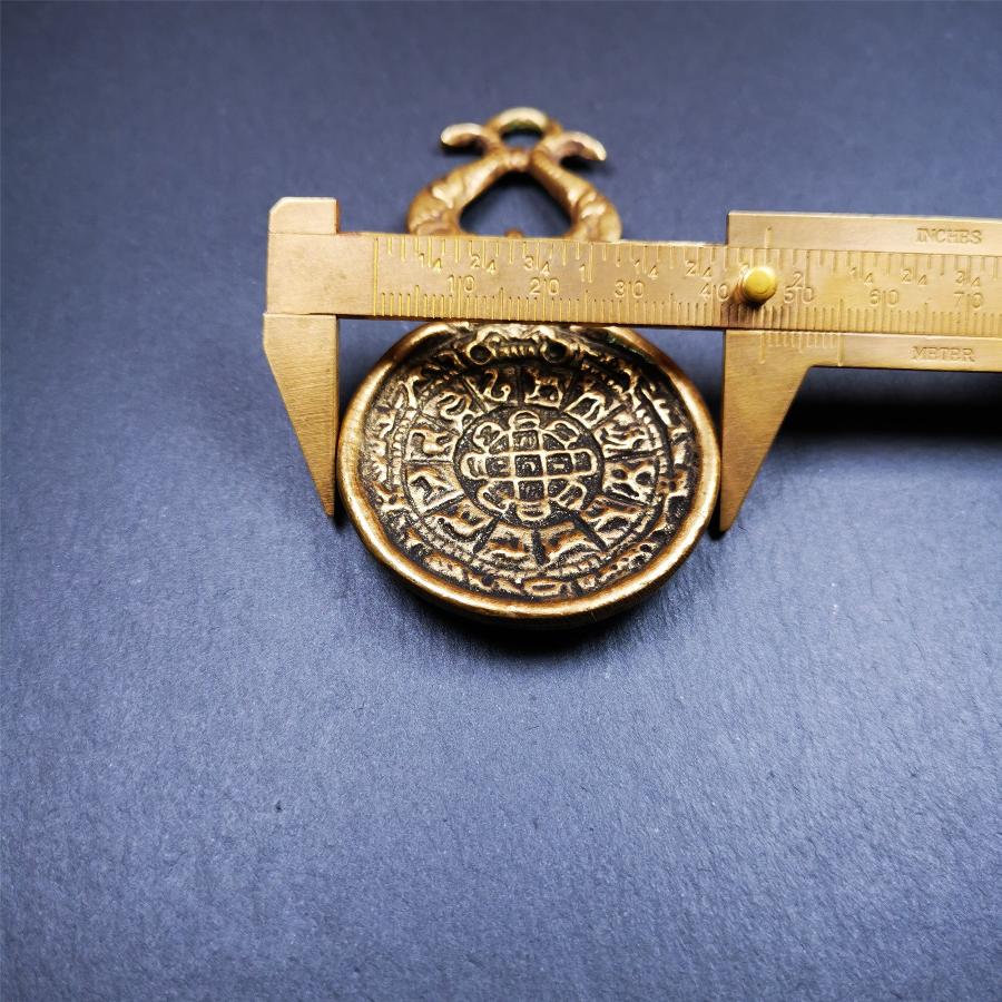 This Sipaho amulet was made by Tibetan craftsmen and come from Hepo Town, Baiyu County, Tibet.  It is round shape,made of brass.Front pattern is Tibetan Budhist calendar symbol - SIPAHO(srid pa ho),the back is the gold fish and treasure vase symbol.