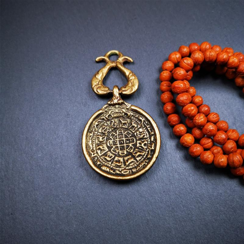 This Sipaho amulet was made by Tibetan craftsmen and come from Hepo Town, Baiyu County, Tibet.  It is round shape,made of brass.Front pattern is Tibetan Budhist calendar symbol - SIPAHO(srid pa ho),the back is the gold fish and treasure vase symbol.
