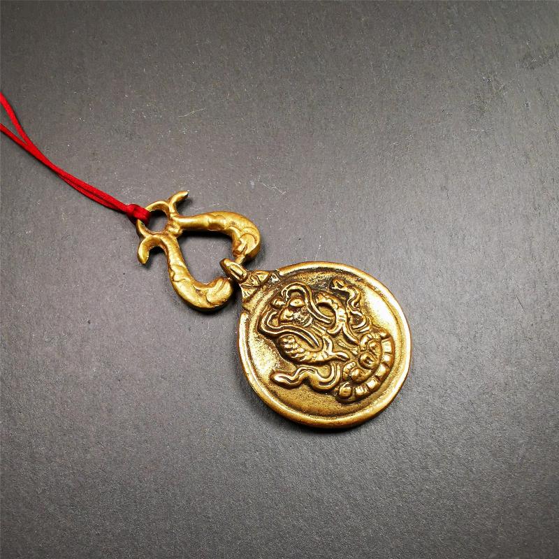 This Sipaho amulet was made by Tibetan craftsmen and come from Hepo Town, Baiyu County, Tibet.  It is round shape,made of brass.Front pattern is Tibetan Budhist calendar symbol - SIPAHO(srid pa ho),the back is the gold fish and treasure vase symbol.