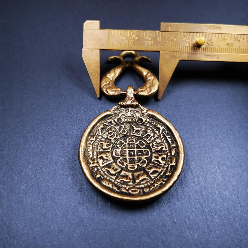 This Sipaho amulet was made by Tibetan craftsmen and come from Hepo Town, Baiyu County, Tibet.  It is round shape,made of brass.Front pattern is Tibetan Budhist calendar symbol - SIPAHO(srid pa ho),the back is the gold fish and treasure vase symbol.