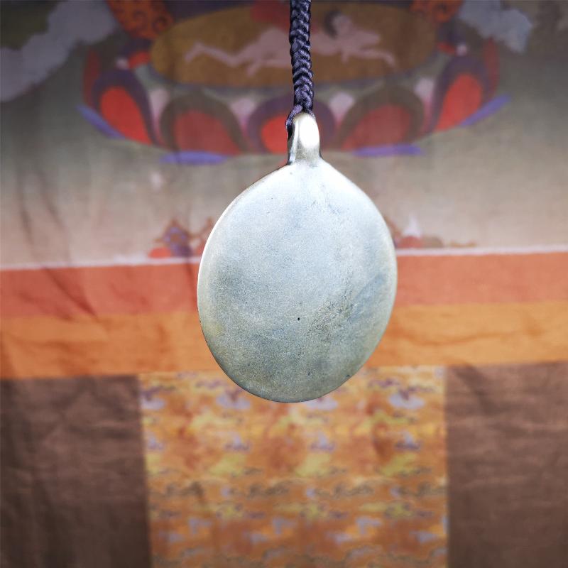 This unique meling amulet is handmade in Baiyu County Tibet,Where is the famous handicraft industry base in Tibetan areas.  It is made of lima brass,2.16 inches diameter,the front center is a very rare mandala flower shape.
