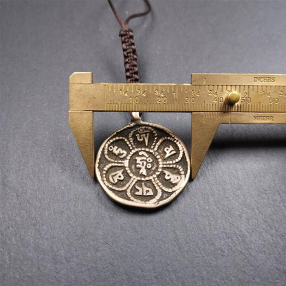Chenrezig Om Melong 1.38" Gandhanra-ART