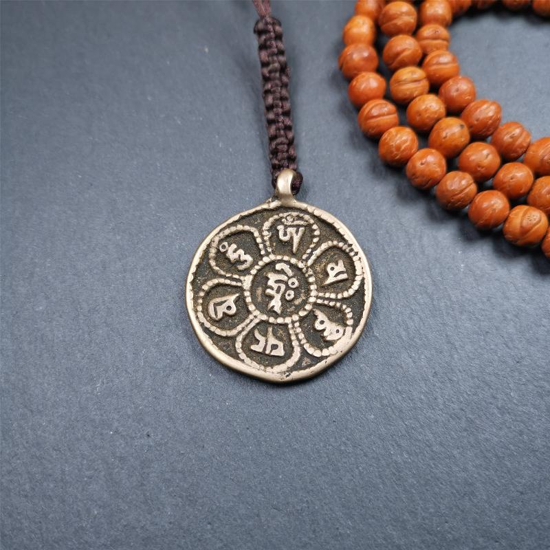 Chenrezig Om Melong 1.38" Gandhanra-ART