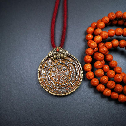 This unique melong sipaho badge was collect from Kathok Monastery Tibet. It is round shape,1.77 inch diameter,adopts a split casting method, and its hanging ring and shell is made in the image of Kirtimukha,wrapped in cold iron melong.