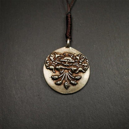 This type of Kirtimukha melong amulet was made by Tibetan craftsmen and come from Hepo Town, Baiyu County, Tibet.  It is made of copper,1.7 inch diameter,the front is Tibetan Budhist amulet symbol - Melong / sipaho,tha back is Kirtimukha.