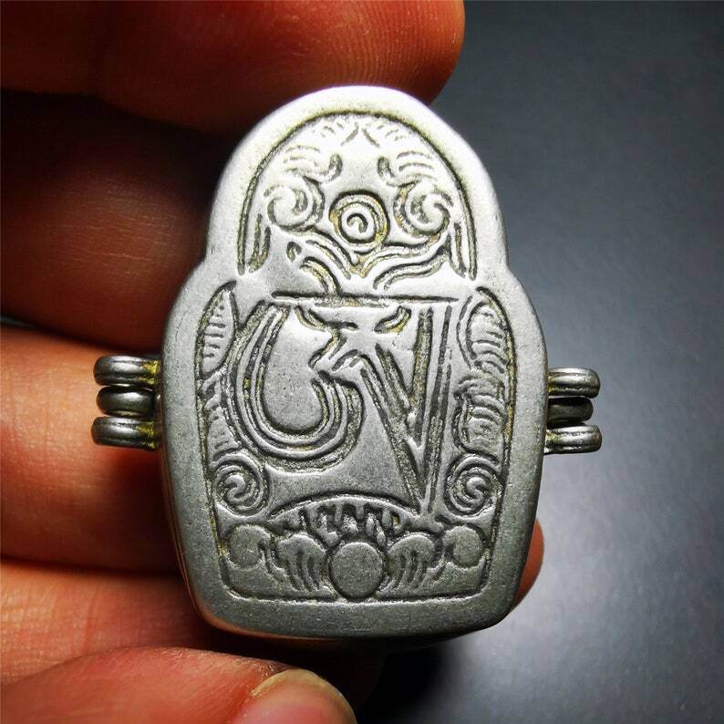 Gau Ghau Shrine,Shri Devi,Drashi Lhamo,Zashi Lhamo,Buddhist Altar Amulet Pendant - Gandhanra-ART