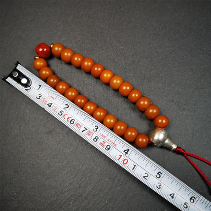 This mala was made by Tibetan craftsmen.  It is made of Corypha Linn Seeds, diameter of 10mm / 0.4",circumference is 22cm / 8.7" ,with agate spacer bead, end of a white copper guru bead.