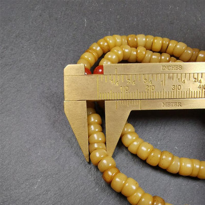 This yak bone mala was handmade from tibetan crafts man in Baiyu County,about 30 years old. It's composed of 108 pcs bevel cut 7mm bone beads,with agate beads,guru bead.