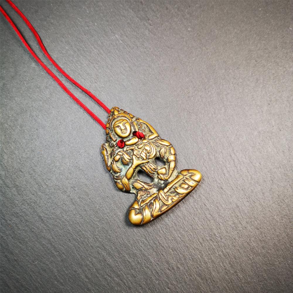 This Vajrasattva statue was collected from Derge,Tibet. It's a badge or pendant,made of copper,brown color, size is 2.24" × 1.57". You can make it into a necklace,or bag hanging