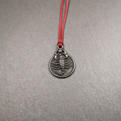 This scorpion amulet is made by Tibetan craftsmen in Hepo Township, Baiyu County, the birthplace of the famous Tibetan handicrafts. It is made of thokcha, size is 0.8 inches. You can make it into a necklace, or a keychain, or just put it in your shrine.