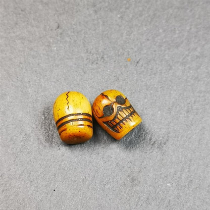 These marker beads were handmade by Tibetan craftsmen and come from Hepo Town, Baiyu County, the birthplace of the famous Tibetan handicrafts. It is made of yak bone,carved skull pattern,beige color,size is 0.4" × 0.5". Fit for 6-10mm mala (The reference in the photo is 7mm mala)