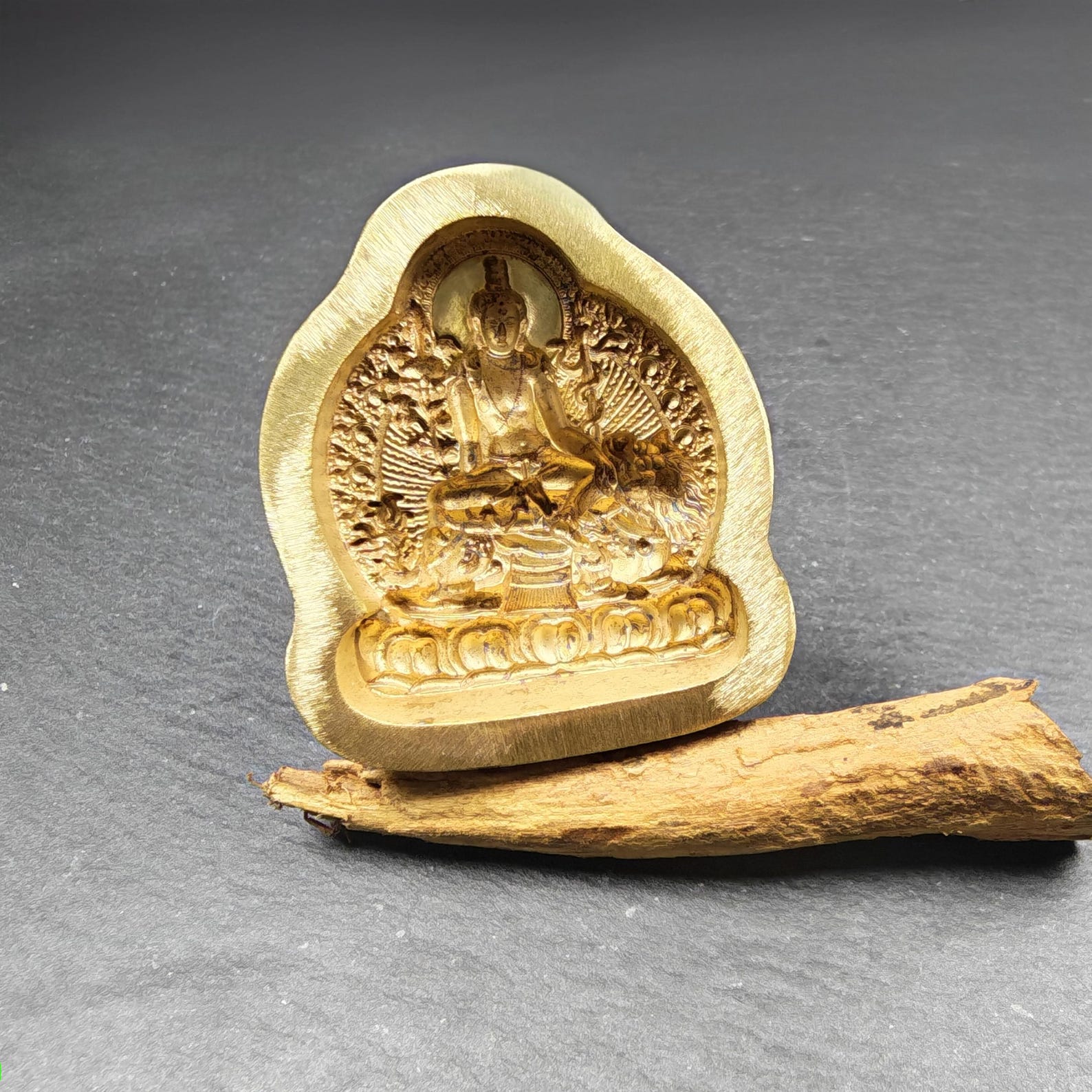 Simhanada Avakokitesvara Tsa Tsa Mold, Seng Ge Dra | 4.5cm Gandhanra-ART