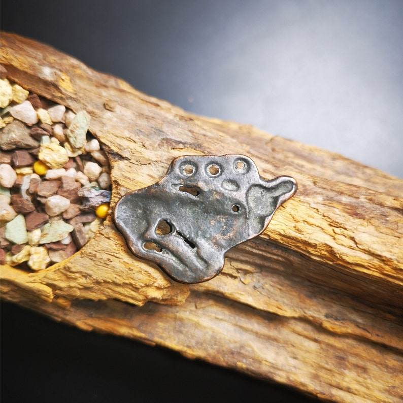 Antique Deer Amulet Badge,Tibetan Buddhist Pendant,Made of Thokcha,60 Years Old - Gandhanra-ART