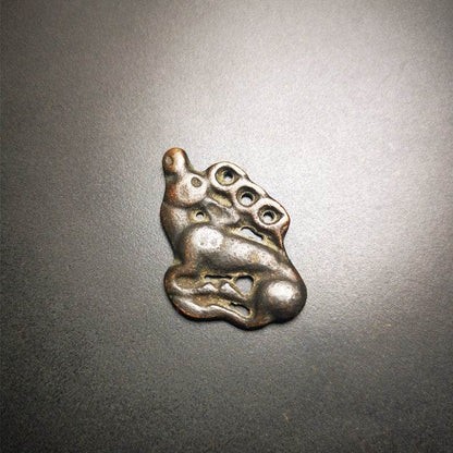 Antique Deer Amulet Badge,Tibetan Buddhist Pendant,Made of Thokcha,60 Years Old - Gandhanra-ART