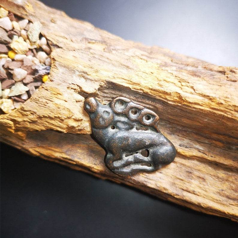 Antique Deer Amulet Badge,Tibetan Buddhist Pendant,Made of Thokcha,60 Years Old - Gandhanra-ART
