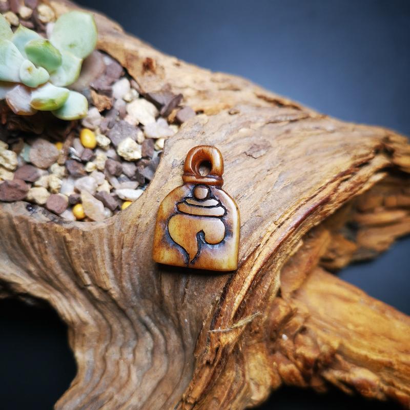 Amulet,Conch Pendant, Bead Counter Clip Pendant 1.0"×.0.7" Gandhanra-ART